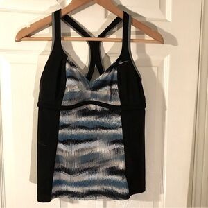 𝅺NIKE racer back tank top. Women’s size M.  Shades of blue, grey, navy, white.